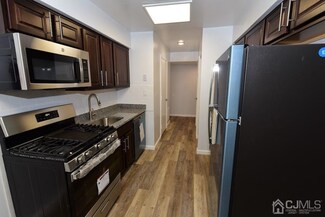 707 Peach St, Avenel, NJ 07001