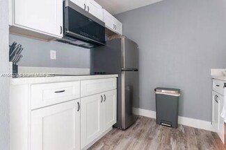 160 NE 142nd St Unit B, Miami, FL 33161
