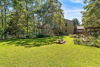 28 Crandall Rd, Tiverton, RI 02878
