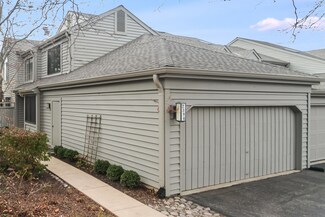 2396 Oak Hill Rd, Lake Barrington, IL 60010