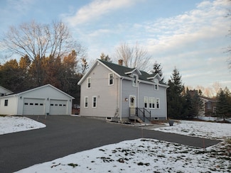 4 Mountainview Dr, Hampden, ME 04444