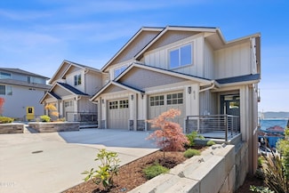 819 SW 13th St, Newport, OR 97365