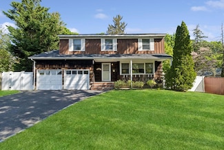 126 Carley Ave, Huntington, NY 11743