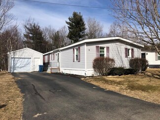 5 Yankee Drummer Dr, West Brookfield, MA 01585