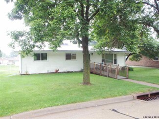 1205A Mulberry St, Bellevue, IA 52031