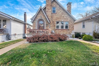 6304 Bradley Ave, Saint Louis, MO 63139