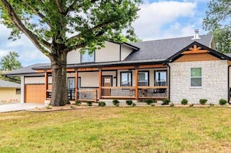 912 Parkview Dr, Hollister, MO 65672