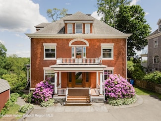 12 W Chestnut St, Kingston, NY 12401