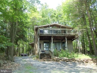 20 Pine Knoll Dr, Lake Harmony, PA 18624