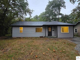 921 N Main St, Clinton, MO 64735