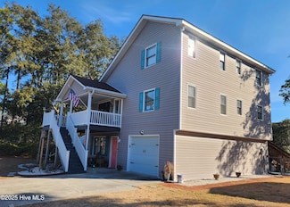 158 NW 4th St, Oak Island, NC 28465