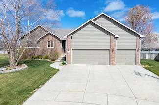 1224 N Oak Ridge Cir, Goddard, KS 67052
