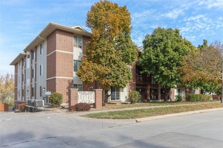408 Westside Dr Unit II408, Iowa City, IA 52246