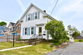 215 High St, Wareham, MA 02571