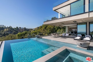 9406 Lloydcrest Dr, Beverly Hills, CA 90210