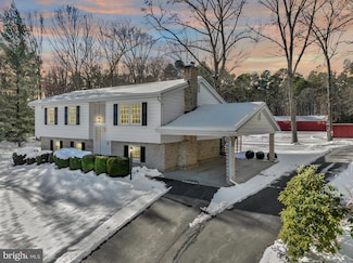 26315 Woodridge Dr, Mechanicsville, MD 20659
