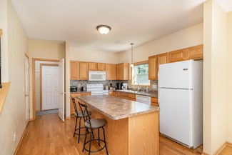 2692 Vierling Dr E, Shakopee, MN 55379