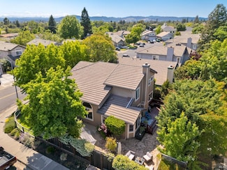 141 Flametree Cir, Windsor, CA 95492