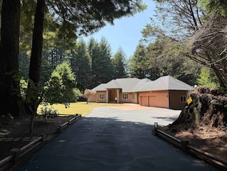 185 Quail Ln, Crescent City, CA 95531