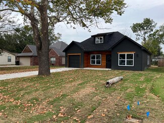 317 E Oak St, Skiatook, OK 74070