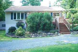 521 Clark St, Clarks Green, PA 18411