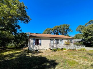69 Summit Ave, Vineyard Haven, MA 02568