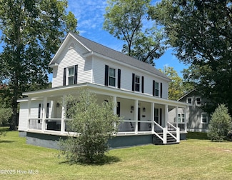 702 N Charlotte St, Washington, NC 27889