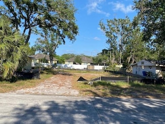 658 15th St NW, Largo, FL 33770