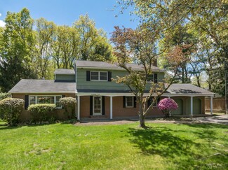 81 Brooklawn Dr, Morris Plains, NJ 07950