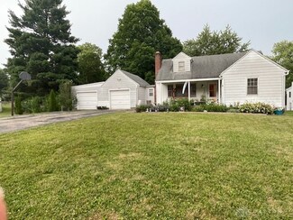 1046 Forest Dr, Beavercreek, OH 45434
