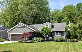 428 Bates Dr, Bay Village, OH 44140