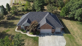 2712 Lacewood Dr, Columbia, MO 65201