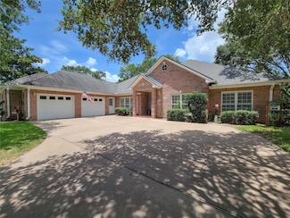 200 Duerr Dr, Bellville, TX 77418