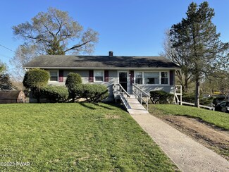 72 Scotchtown Dr, Middletown, NY 10941