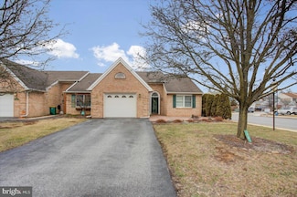 70 Sanibel Ln, Chambersburg, PA 17201