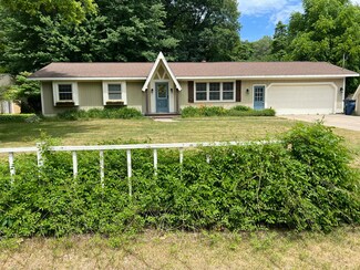 110 W Oak St, Fruitport Charter Township, MI 49415