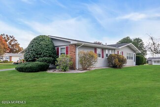 2 Hanley Ct, Brick, NJ 08724