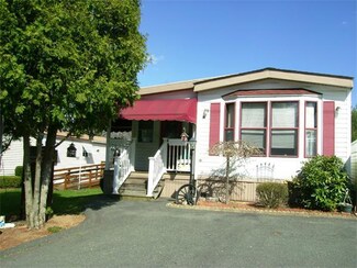 19 Yankee Drummer Dr, West Brookfield, MA 01585