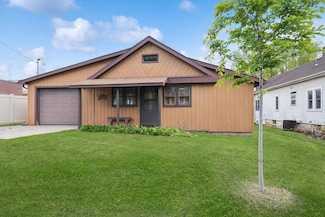 903 Lake Geneva Blvd, Lake Geneva, WI 53147