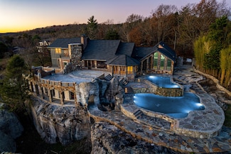 8608 Brow Lake Rd, Soddy Daisy, TN 37379