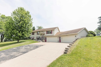 2050 Gretchen Ct, Cuba City, WI 53807