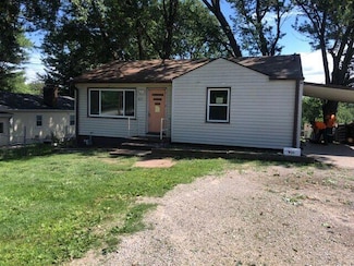 920 Amos Ave, Des Moines, IA 50315