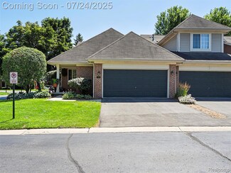 320 James Cir Unit 51, Royal Oak, MI 48067