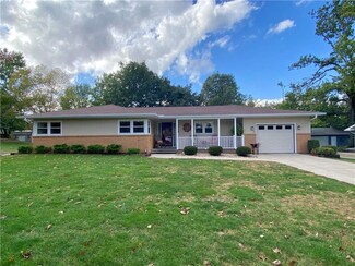 1709 Country Club Dr, Grinnell, IA 50112