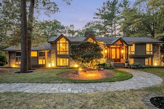 7 Goldenrod Ln, Lynnfield, MA 01940