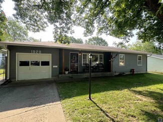 1928 SW Meadow Ln, Topeka, KS 66604