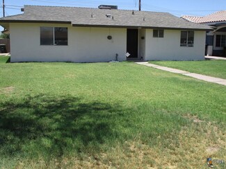 1592 Desert Gardens Dr, El Centro, CA 92243