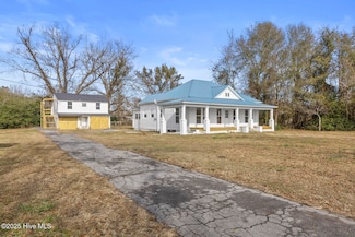 2880 Catherine Lake Rd, Richlands, NC 28574