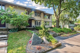 1058 Cedar View Dr, Minneapolis, MN 55405