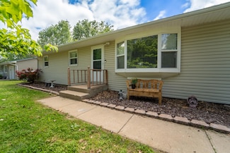 1505 Ford Dr, Aurora, MO 65605